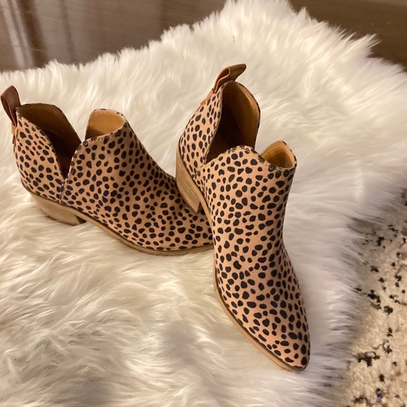 ✨Host Pick✨NWOT- Nine West Booties - Picture 2 of 7